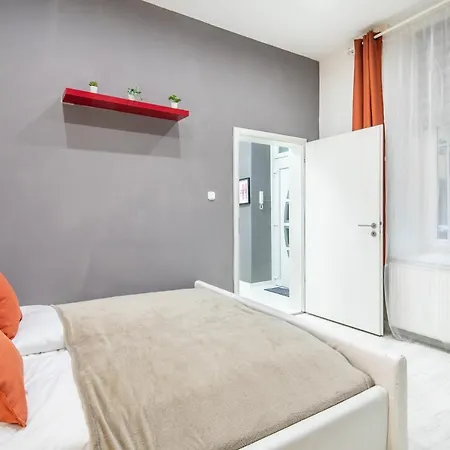 Cozy & Central With 2-bedroom