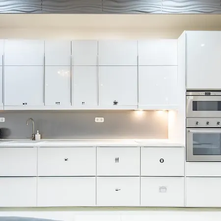 Cozy & Central With 2-bedroom