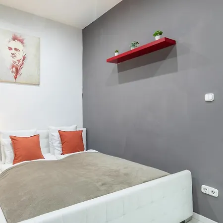 Apartment Cozy & Central With 2-bedroom