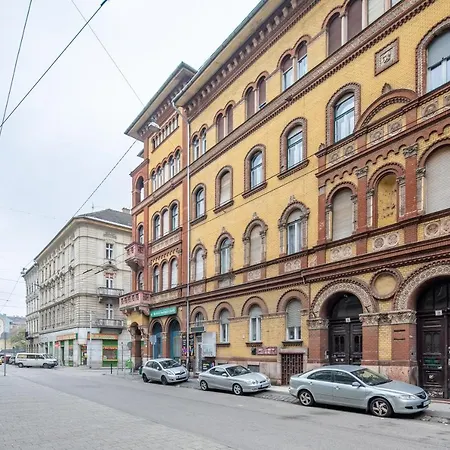 Apartment Cozy & Central With 2-bedroom