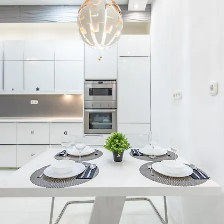 Apartment Cozy & Central With 2-bedroom