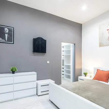 Cozy & Central With 2-bedroom Apartment Budapest