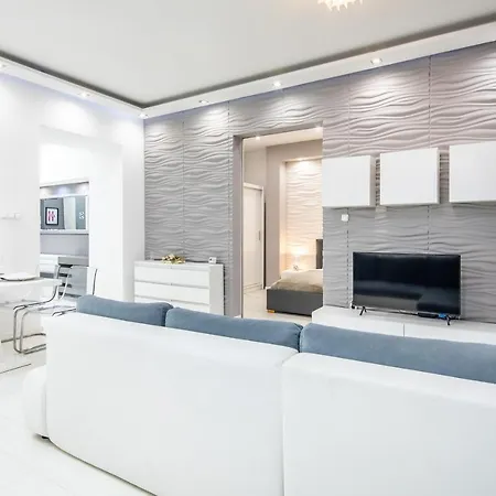 Cozy & Central With 2-bedroom Apartment
