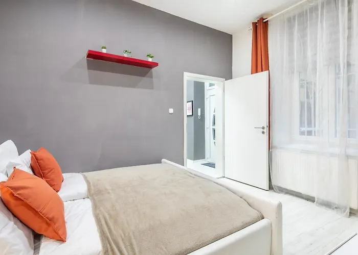 Cozy & Central With 2-bedroom