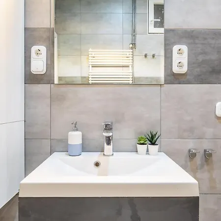 Cozy & Central With 2-bedroom * בודפשט