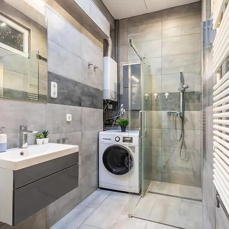Cozy & Central With 2-bedroom בודפשט