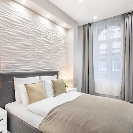 Cozy & Central With 2-bedroom بودابست